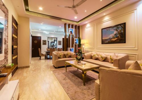 Luxury 3BHK Appartment With Fully equipped Kitchen and Balcony
