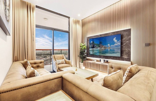 Luxury 3BR Al Jaddaf | Near Dubai Mall, Festival City & Creek Harbour