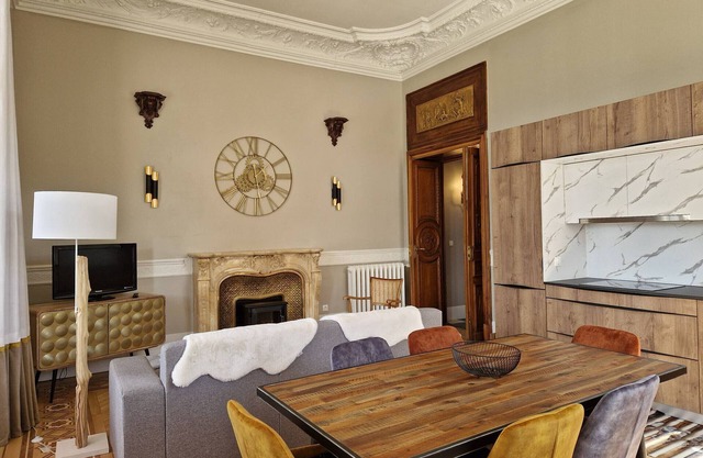 Luxury 3BR Apartment with Terrace and Private Garden, Stunning Valley Views