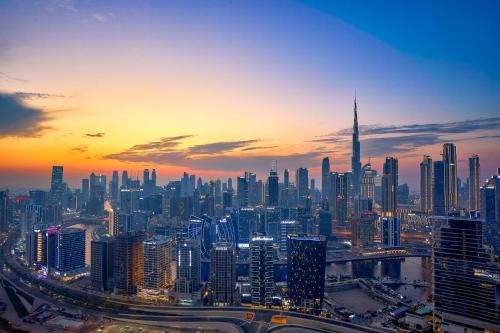 Luxury 3br Maid Room I Burj Views I Downtown
