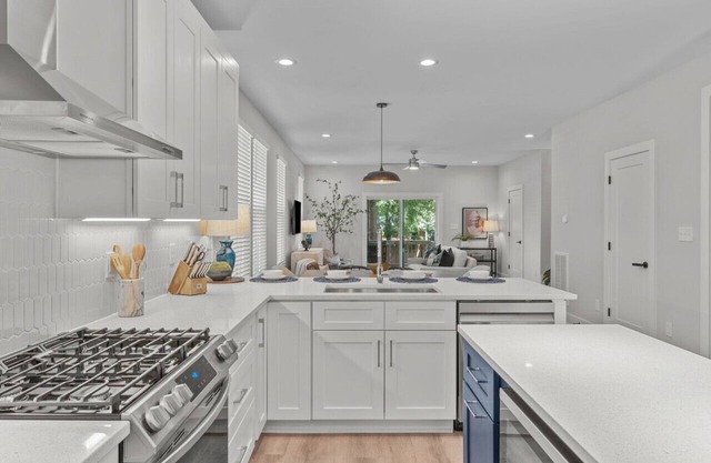 Luxury 3BR Modern Townhome | Downtown Raleigh | Pet-Friendly, Fenced Yard