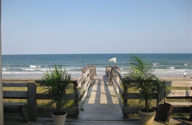 Luxury 4 Bedroom Oceanfront Home w/Teenage Great Room