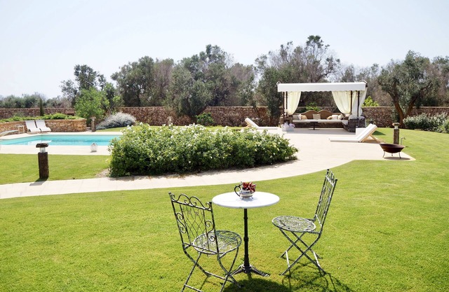 Luxury 4 bedroom villa in Salento 5min from beaches, 12x5m pool,patio,garden,bbq