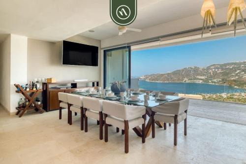 Luxury 4 BR Condo - Amazing Bay View - Pool