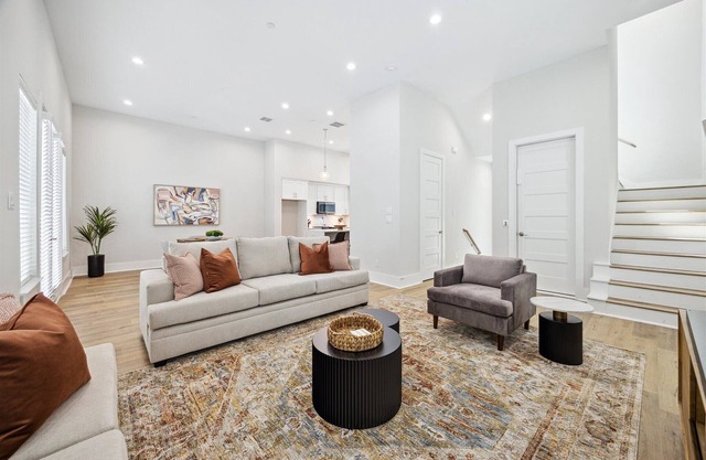 Luxury 4-Story, Rooftop Deck in Houston