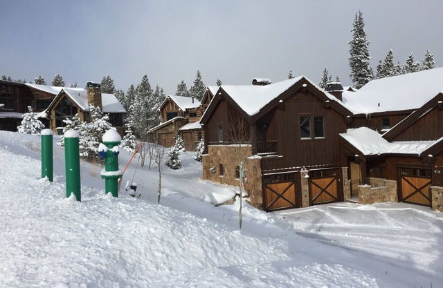 Luxury 4BR, Close to Lumberjack Lift, Exclusive Lewis Ranch, Hot Tub