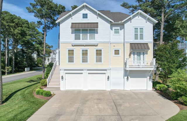 Luxury 4BR Home in Gated Watermark with Pool, Fitness Center & Kayak Launch