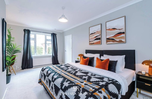 Luxury 4BR | Near HCC & Harrogate Centre | Parking