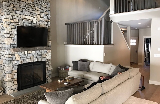 Luxury 4BR Townhome at the Hermitage, only 4 Miles to Mount Snow