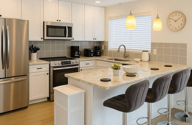 Luxury 4BR Walk to Fashion Sq
