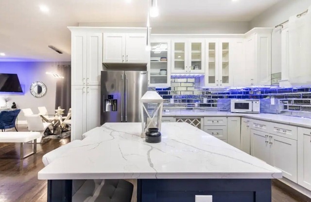 Luxury 4BR With NEW POOL