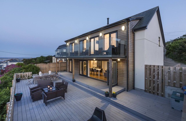 Luxury 5 Bedroom House in St Ives - Hot tub, parking, WIFI, Stunning views
