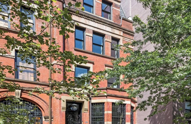 Luxury 5-Bedroom Townhome by Central Park, Upper West Side Manhattan NYC