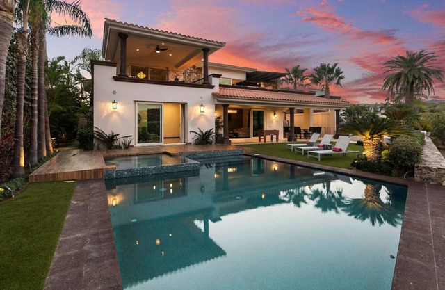 Luxury 5 BR Villa Palmilla Estates with Golf Cart