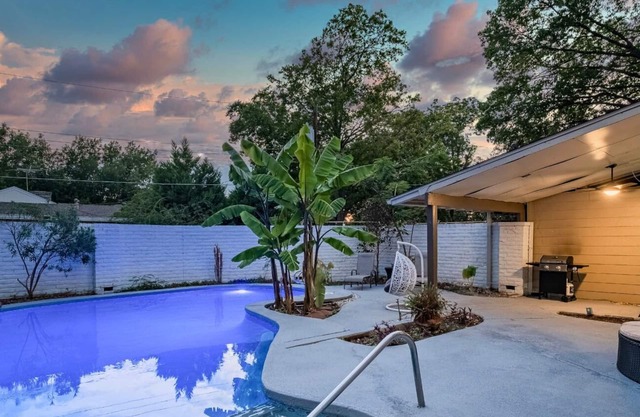 Luxury 5BR Home w/Pool, Cinema & Game Room