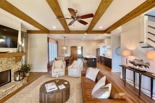 Luxury 5BR Lake House with Porch, Lake View