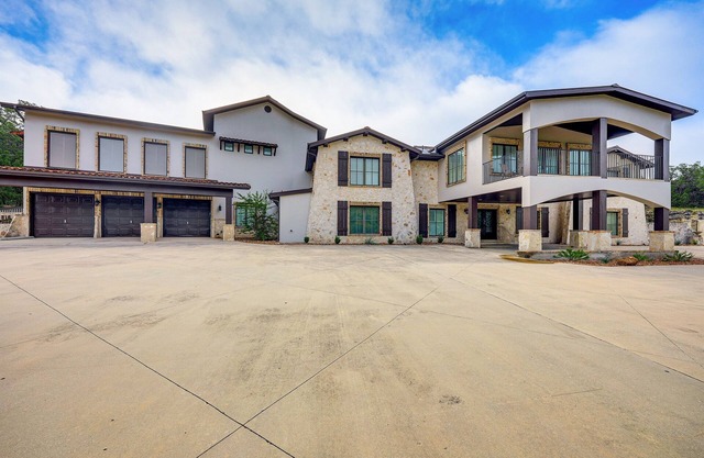 Luxury 6.5 acre Mansion | Heated Pool, Hot Tub, Game Room