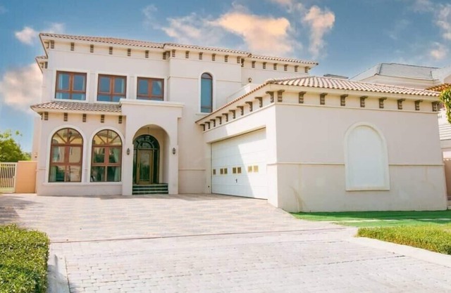 Luxury 6-bed w/pool - Golf Course - Maid included!