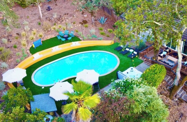 Luxury 6-Sleeper: Pool, HotTub, 8 mins to Sonoma Square, and Deluxe Coffee Bar!
