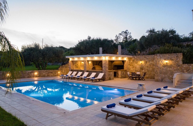 Luxury 7 bedroom villa with private pool and seaview