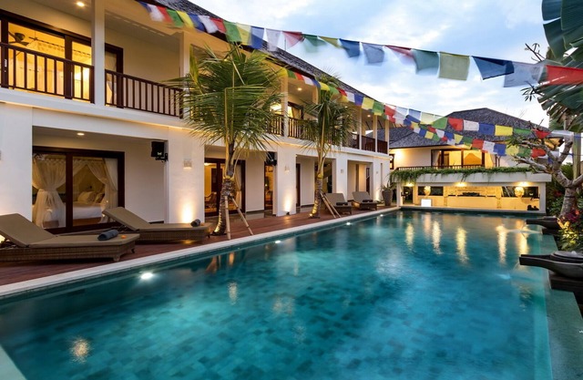 Luxury 7BR villa - Minutes away from the beach AND famous FINNS beach club!