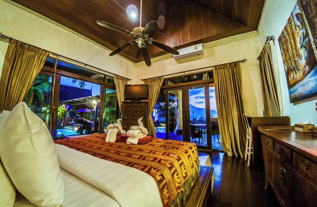 Luxury 8-9 Bed Room Villa with 2 pools, chefservice , Ocean View, Kamala Beach