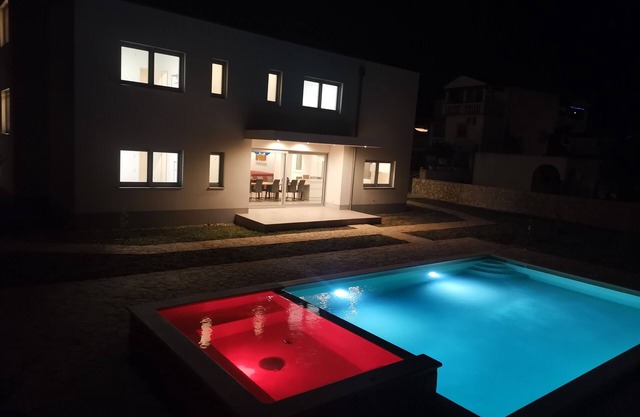 Luxury 8 bedroom villa with pool & jacuzzi 100 m from the sea