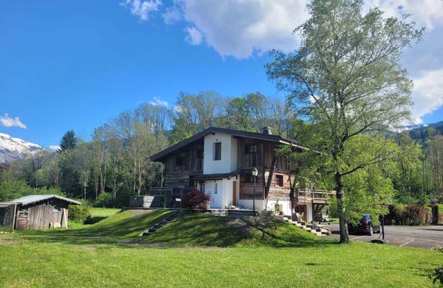 Luxury alpine chalet with Jacuzzi. Next to Morillon's Lac Bleu & beach