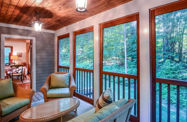 Luxury Alpine Retreat: A Premier Lodge Experience Near Dartmouth & Woodstock