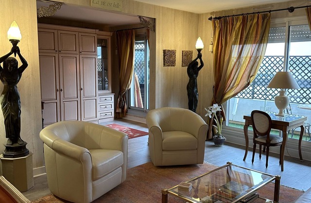 Luxury Apartment in Great Location. Come and be Parisian for a week!
