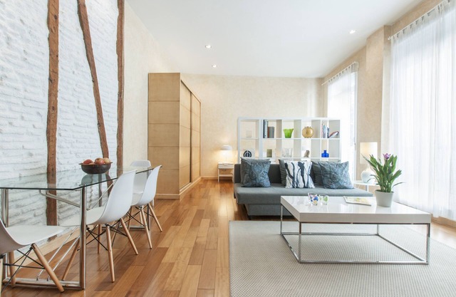 Luxury Apart. Centro, Barrio Letras, Walk to Museums, Plazas and GranVia. .