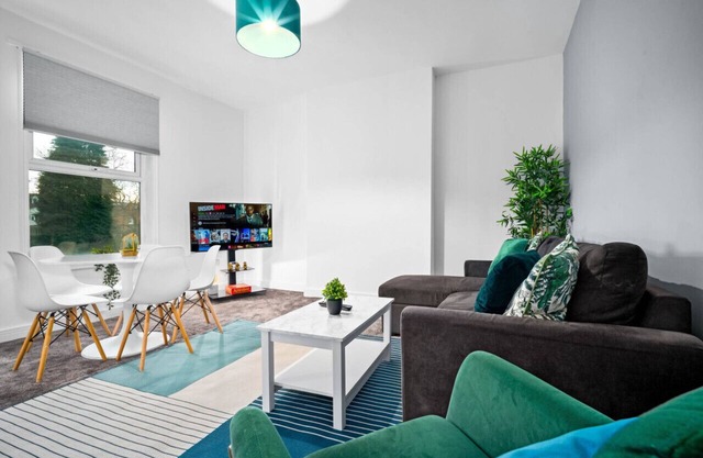 Luxury Apartment - Netflix - On Street Parking