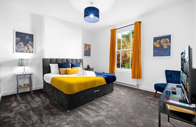 Luxury Apartment - Netflix - On Street Parking