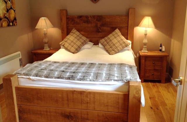 Luxury apartment nr Wells in a peaceful rural edge-of-village location
