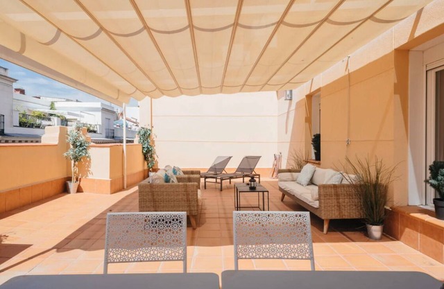 LUXURY APARTMENT WITH 4 ROOMS, 4 BATHROOMS AND LARGE TERRACE, FREE WIFI