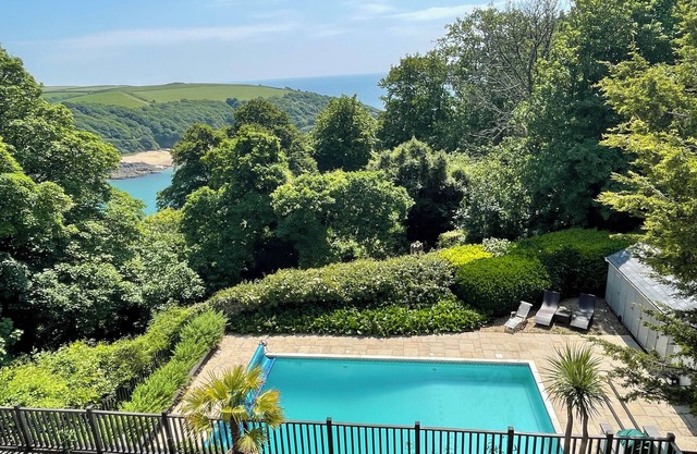 Luxury Apartment with outdoor pool! (open summer months only)