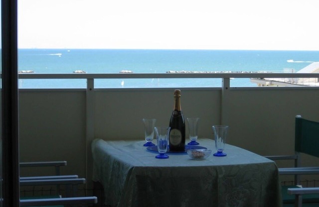 Luxury Apartment With A Sea View Located On The Promenade 100m From The Sea