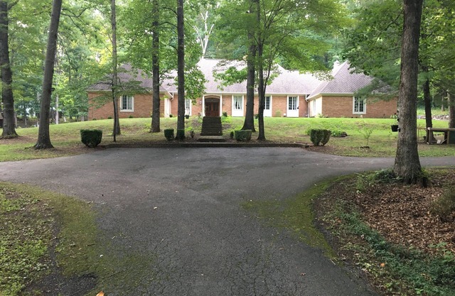 Luxury Apartment with private entrance in Deerwoods