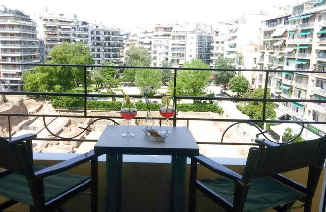 Luxury Apt at Navarino Square