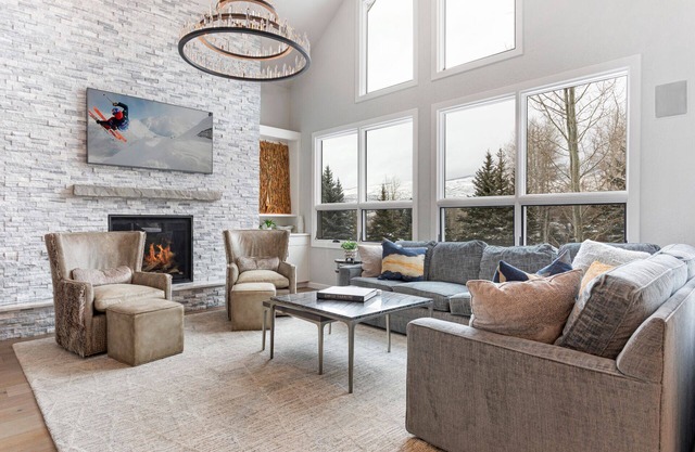Luxury Arrowhead Home, Air Conditioning, Private Hot Tub, Game Room, Beautifully Remodeled