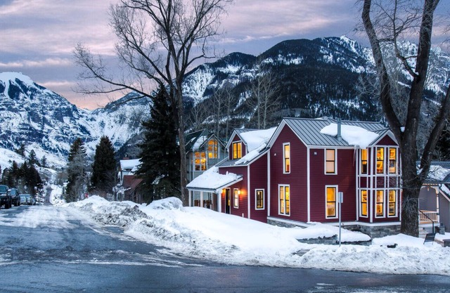 Luxury at Miles High, with 2 Free Ski Passes