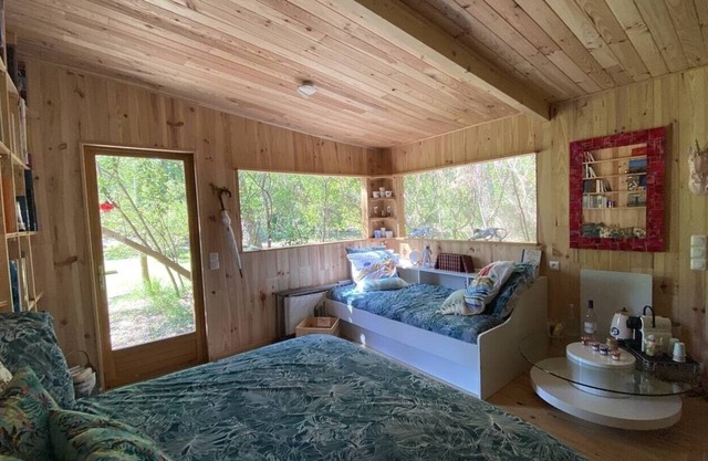 Luxury atypical holiday for 4 people by the lake