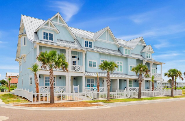 Luxury beach house with a movie/game room, access to pool, beach, golf, & more
