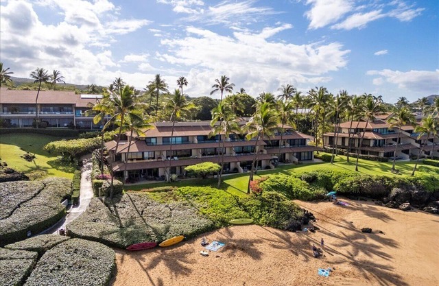 Luxury Beachfront 2-bedroom condo at Makena Surf with pools, pickleball, fitness
