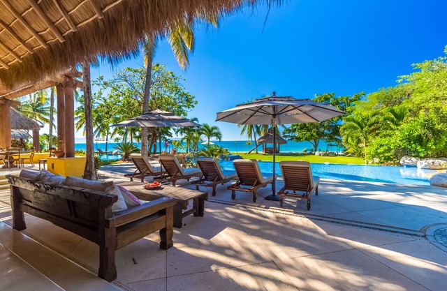 LUXURY BEACHFRONT ESTATE 8 BD RANCHOS ESTATES FULLY STAFFED, RESORT ACCESS INCL