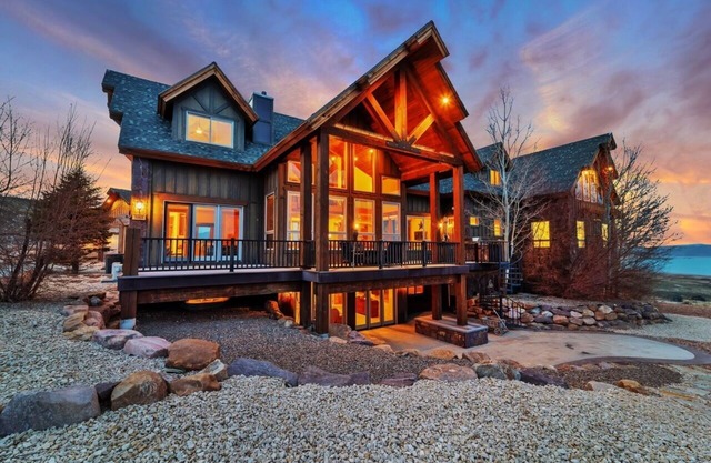 Luxury Bear Lake Home -The Moose -THEATER, PICKLEBALL, SPORTS COURT, POOL/HOTTUB