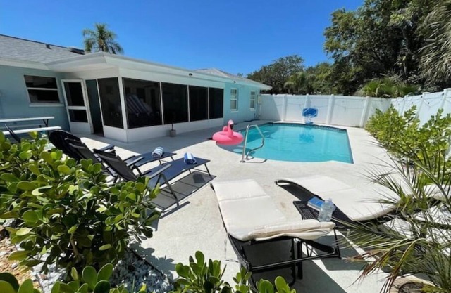 LUXURY BIG Heated Pool House - Clearwater Beach