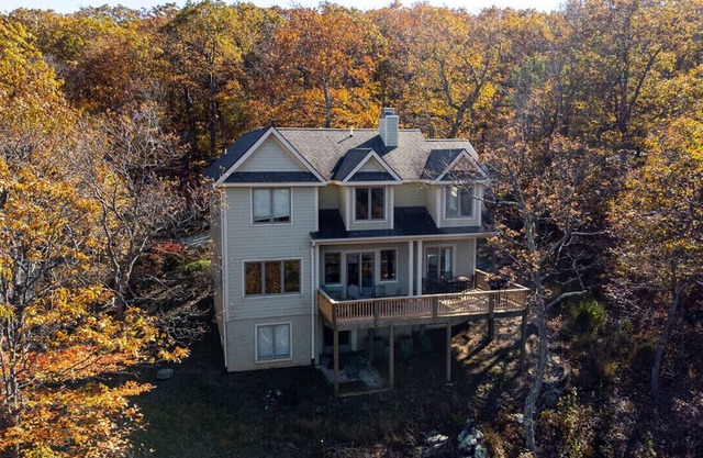 Luxury Black Bear Lodge: Stunning 4 Season Mountain Views! Perfect for Families.