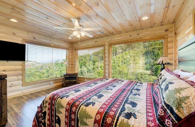 LUXURY CABIN-HEATED POOL-HOT TUB-SAUNA-GREAT VIEWS-BBQ-LOCATION-GREAT REVIEWS