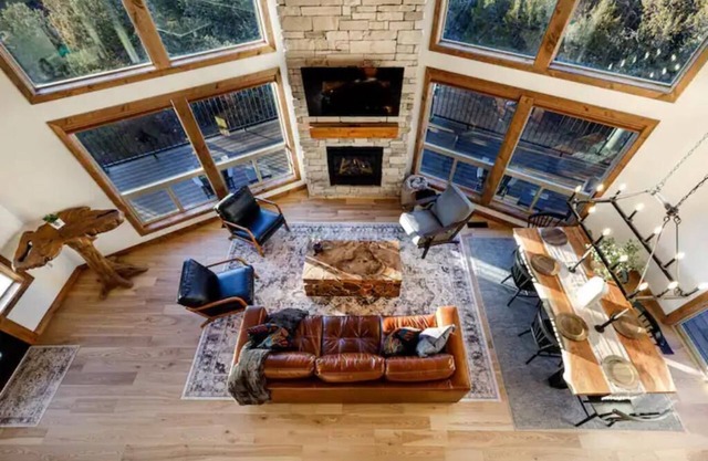 Luxury Cabin, Hot Tub, Between Zion & Bryce, Views